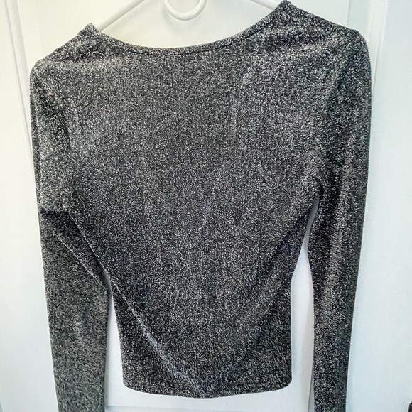 SHEIN Silver Sparkling Long Sleeve V-Neck Top sz M - Picture 4 of 4